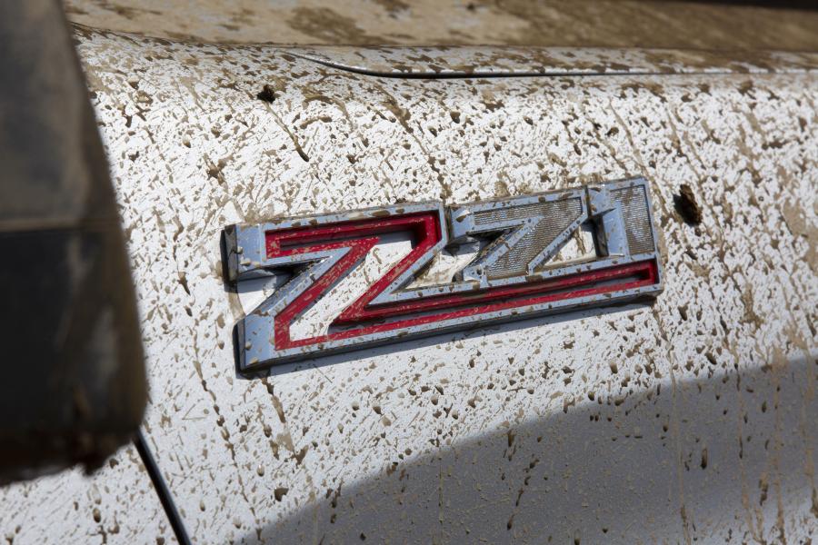 Логотип Chevrolet Silverado Custom Z71 Trail Boss Crew Cab 2019 года  (фото 9 из 12)